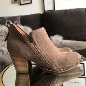 Burman Split Shaft Bootie
JEFFREY CAMPBELL